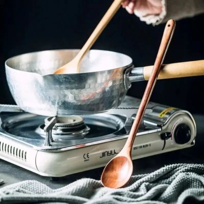 cuillere a soupe en bois ergonomique