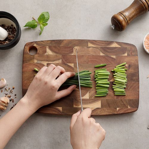 Planche à découper bois incontournable