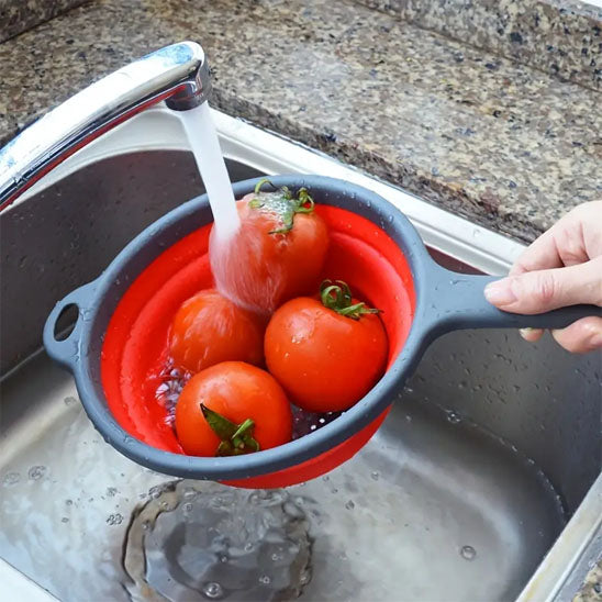 Passoire en silicone pliable rouge