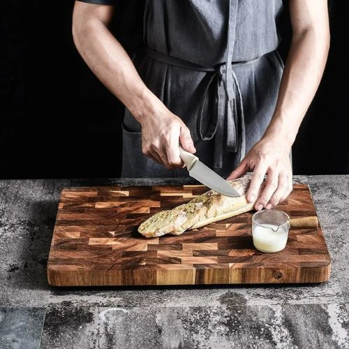 Planche à découper en bois pour couper le pain