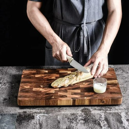 Planche à découper en bois utile facile