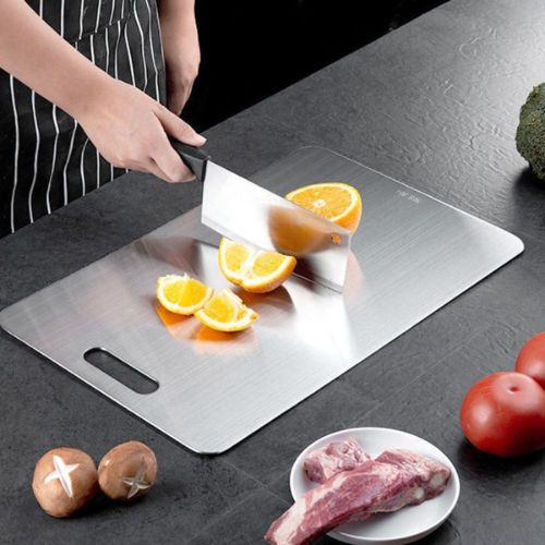 Planche à découper en titane indispensable