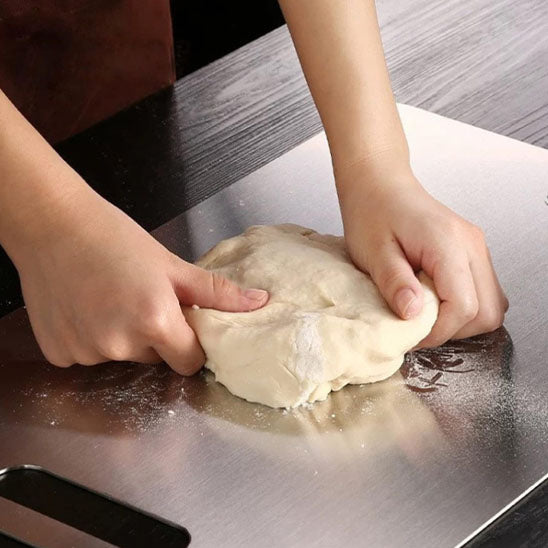 Planche à découper en titane pour faire le pain