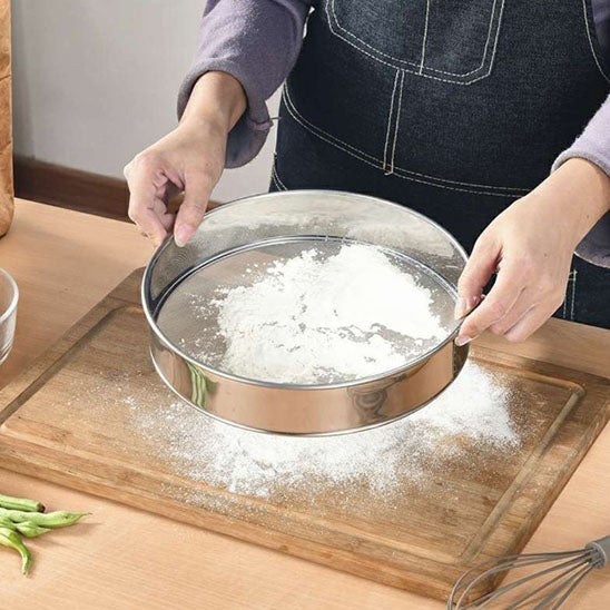 Tamis farine sucre glace avec précision